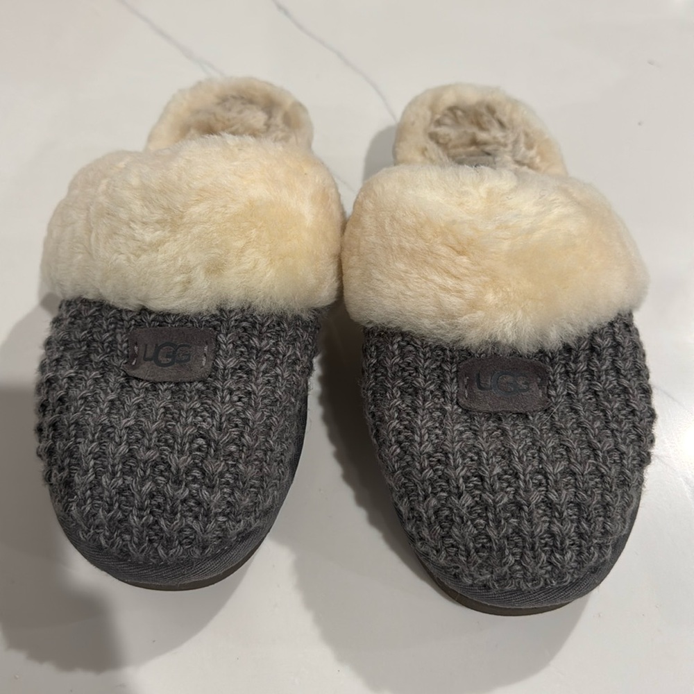 UGG Cozy Slippers size 7 New